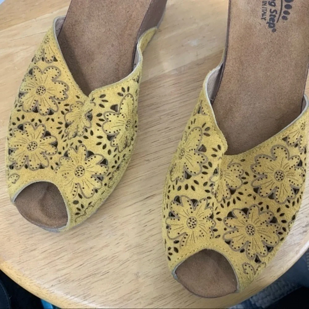 Spring step Bojana Perforated floral print wedge 10/40